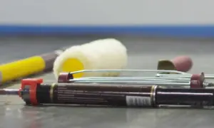 Jak malować farbą ceramiczną: sprawdzone techniki i błędy do unikania