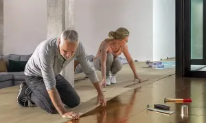Jak przyciąć panele przy ścianie, aby uniknąć błędów i frustracji